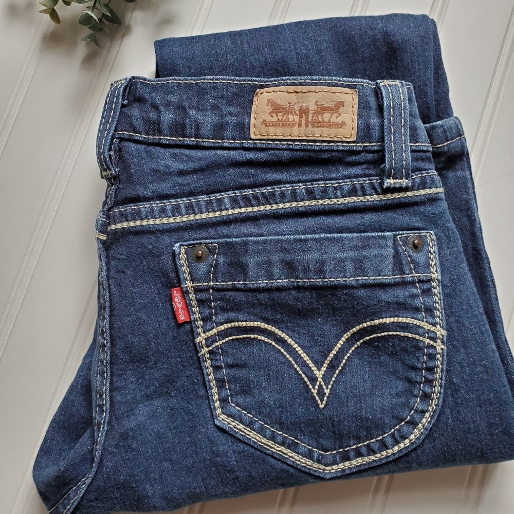 Levi's - Picture 2 of 4
